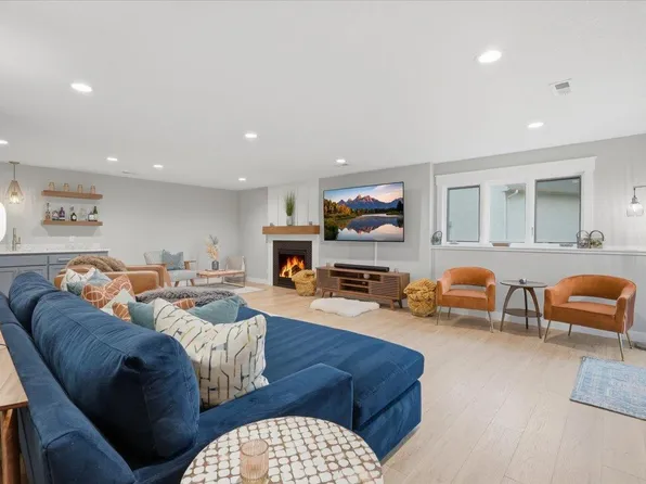1647 Valley Quail Dr, River Falls, WI 54022