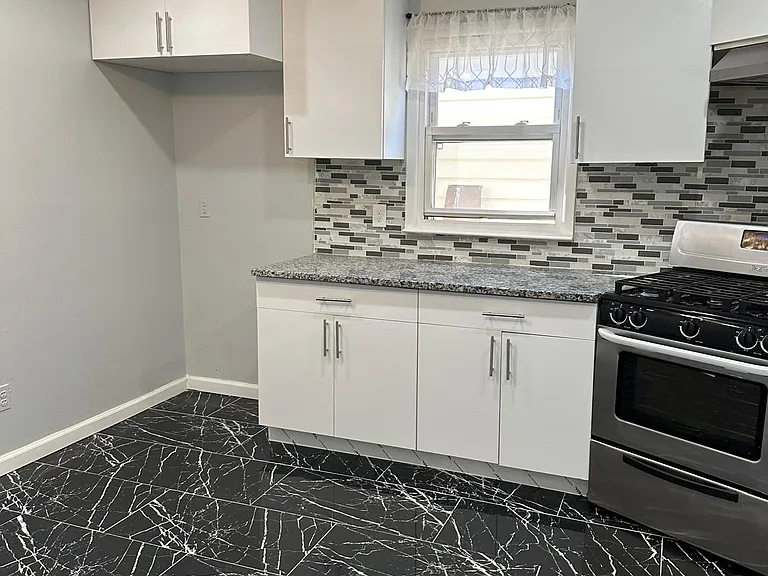 12 Colonial Dr #2 — Photo 2