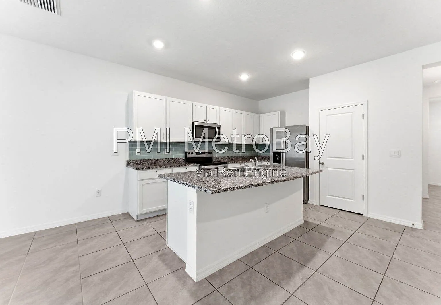 3 bed, 2.5 bath, 1695 sqft, $1,999 — Photo 2