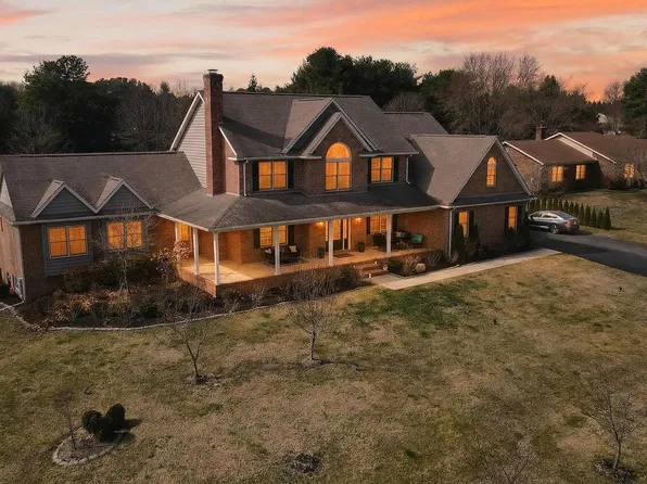 130 Pine Valley Dr, Middletown, DE 19709