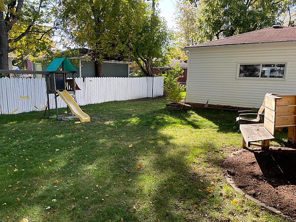 3rd image of 1049 S Norbury Ave