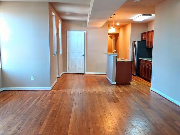 3rd image of 112 W 39th St APT 5