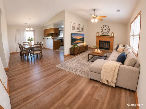 900 Davis Dr, Manhattan, KS 66502