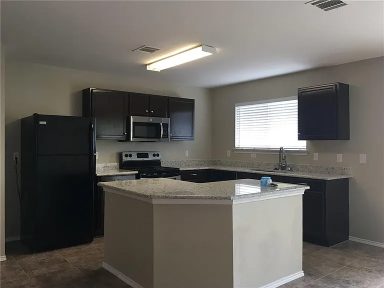 8320 Autumn Creek Trl — Photo 5