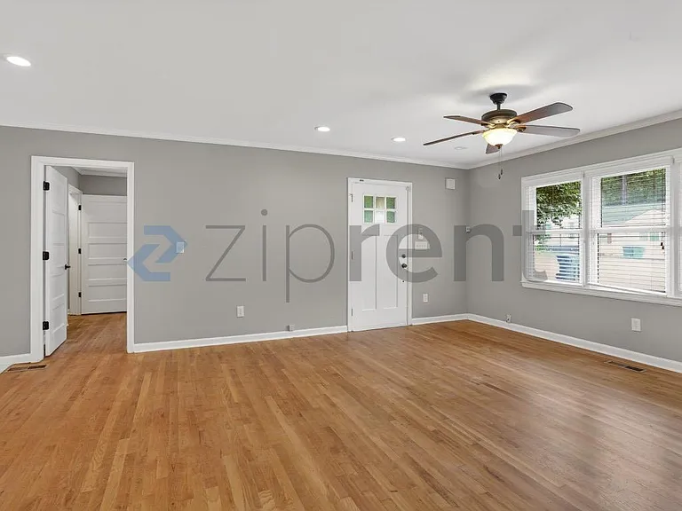 1404 Lockwood Dr SW — Photo 6