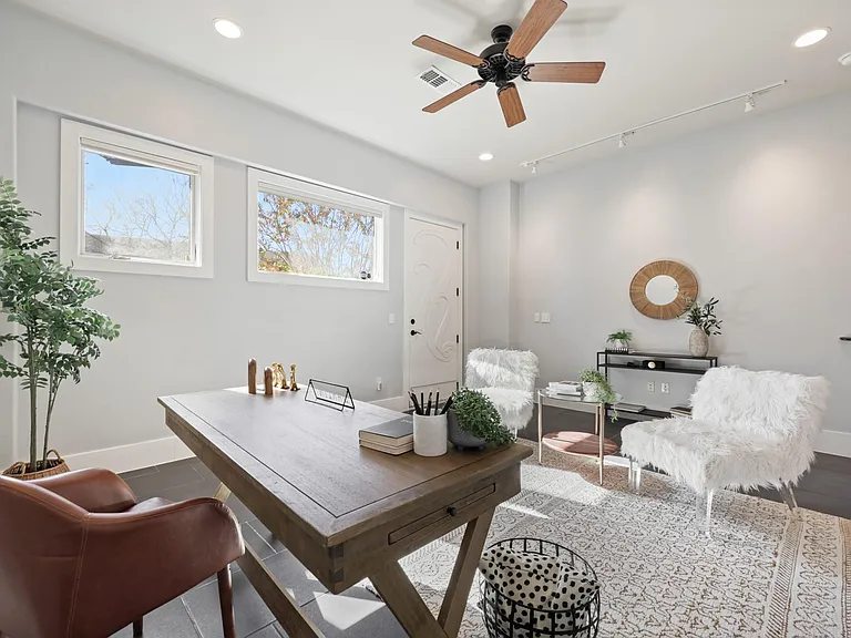 206 E Live Oak St #C — Photo 19