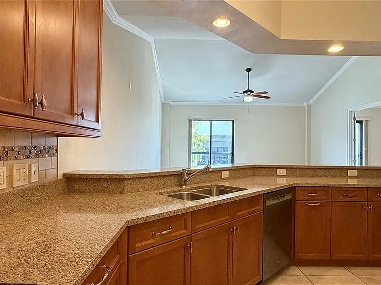 350 Carolina Ave #407 — Photo 12