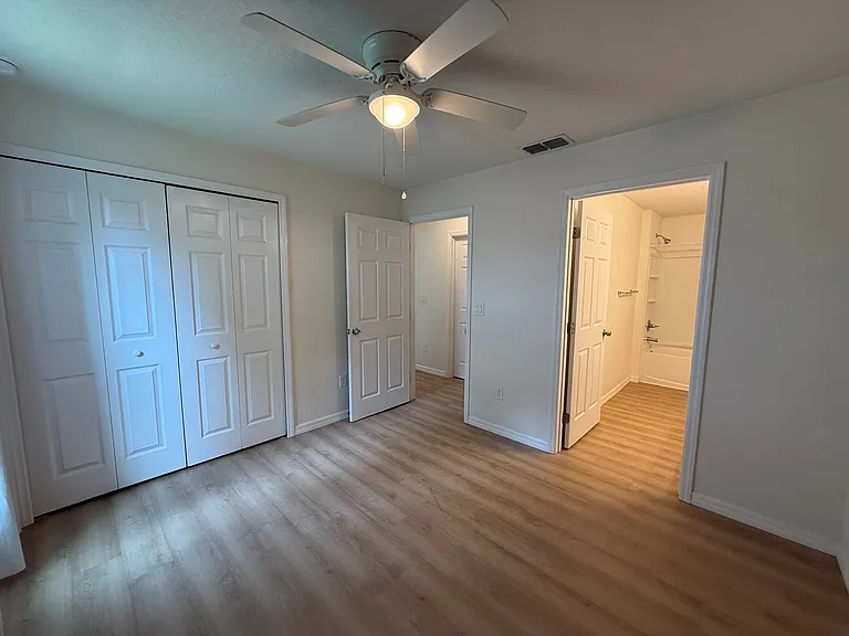 986 NW 1st St — Photo 13
