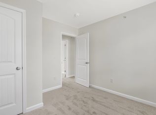 101 Pacer Dr #E, Hanover, PA 17331