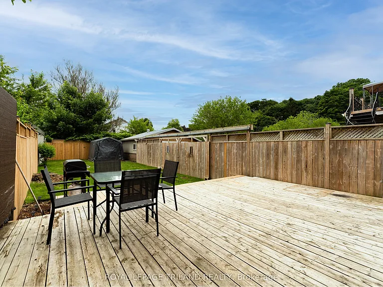 326 Smith St — Photo 17