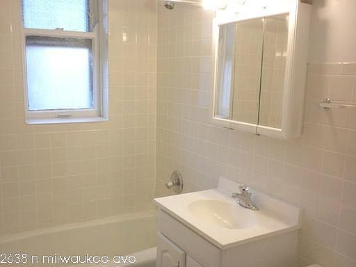 5th image of 2638 N Milwaukee Ave #1827