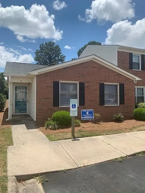 2 bed, 1.5 bath, 948 sqft, $1,200 — Photo 1