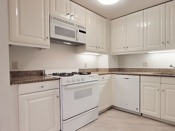 3rd image of 3 Avery St Unit 609