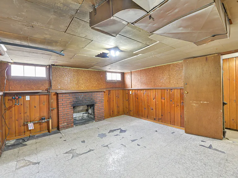 4702 N Post St — Photo 10