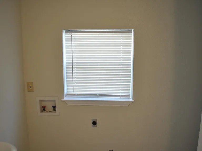 313 N Flat St — Photo 5