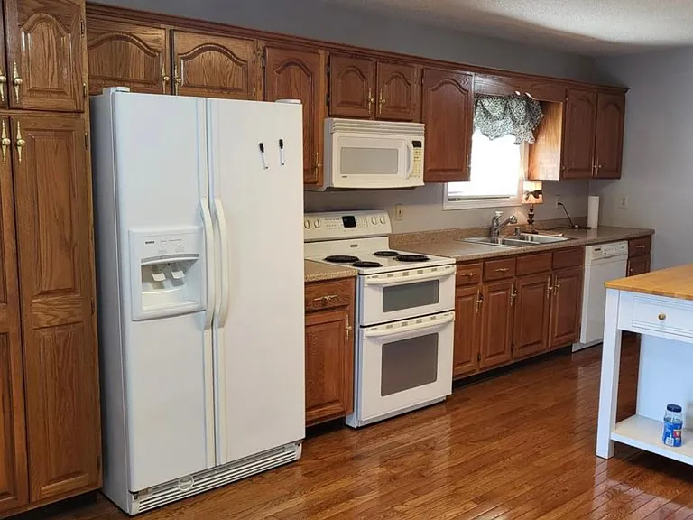 135 Kirkwood Dr — Photo 11