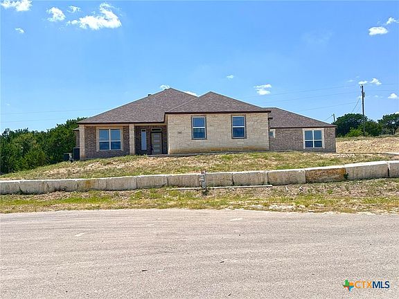2nd image of 818 Estate Cir