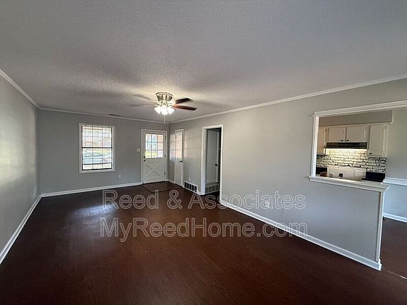 2nd image of 892 Oaklawn Pl