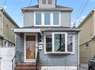 8957 219th St, Queens Village, NY 11427