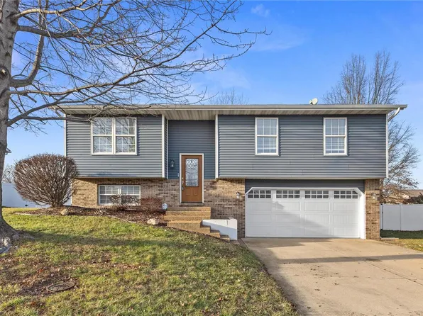 2324 Westchester Dr, Maryville, IL 62062