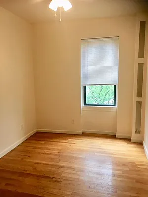 Rented by Halvatzis Realty | media 29