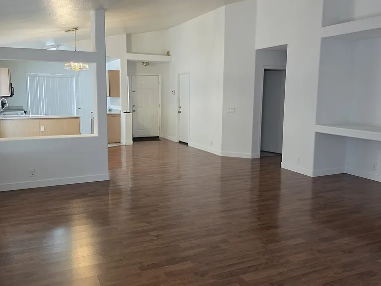 9247 W Brown St — Photo 4