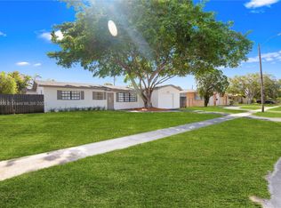 7710 NW 6th Ct, Pembroke Pines, FL 33024