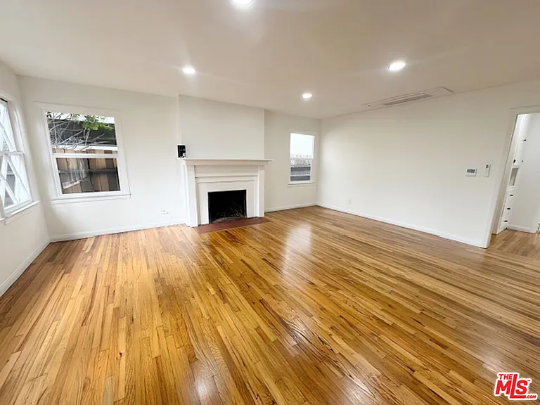 2416 Boone Ave — Photo 2