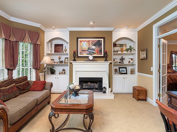 4th image of 1427 Hawthorn Pl