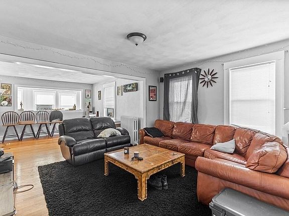 5th image of 126 Lawrence St Unit 126