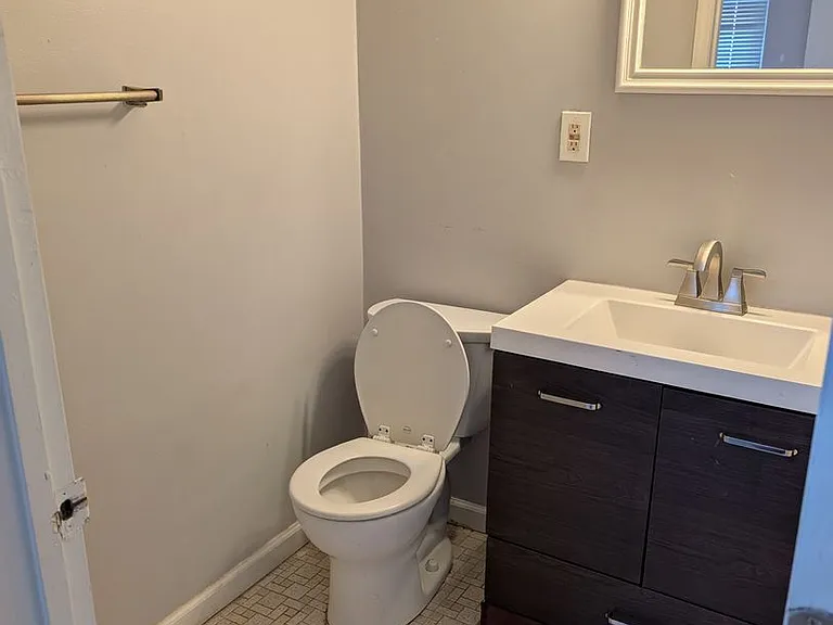 1009 S 3rd St — Photo 9
