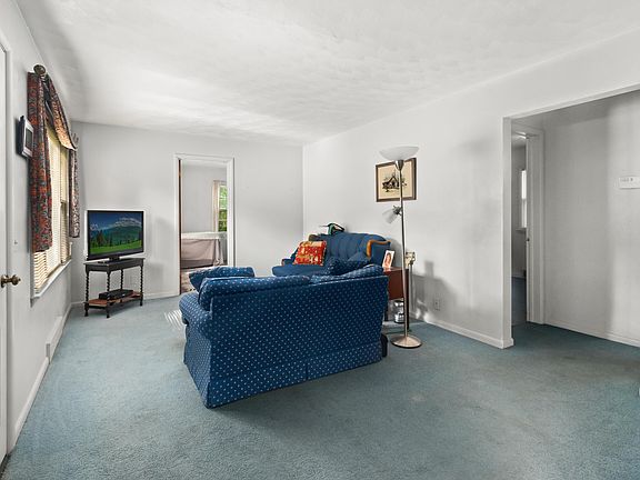 3rd image of 7633 Lake Wood Dr
