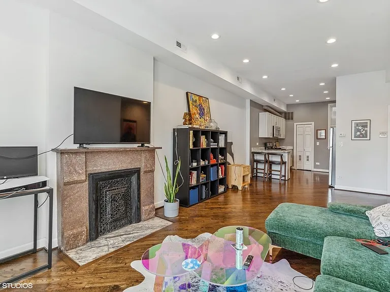1156 W Grand Ave #301 — Photo 3