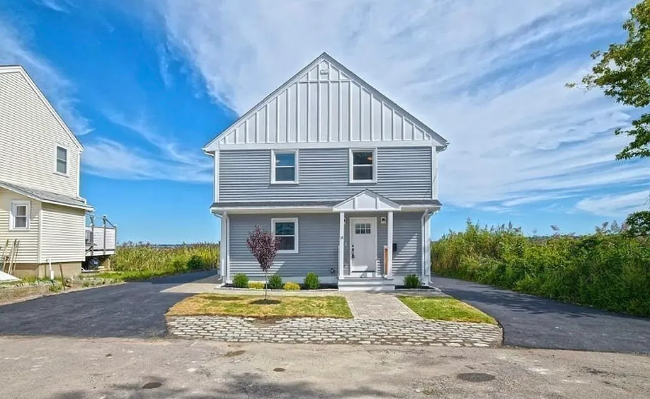 5 bed, 3200 sqft, $7,990 — Photo 2