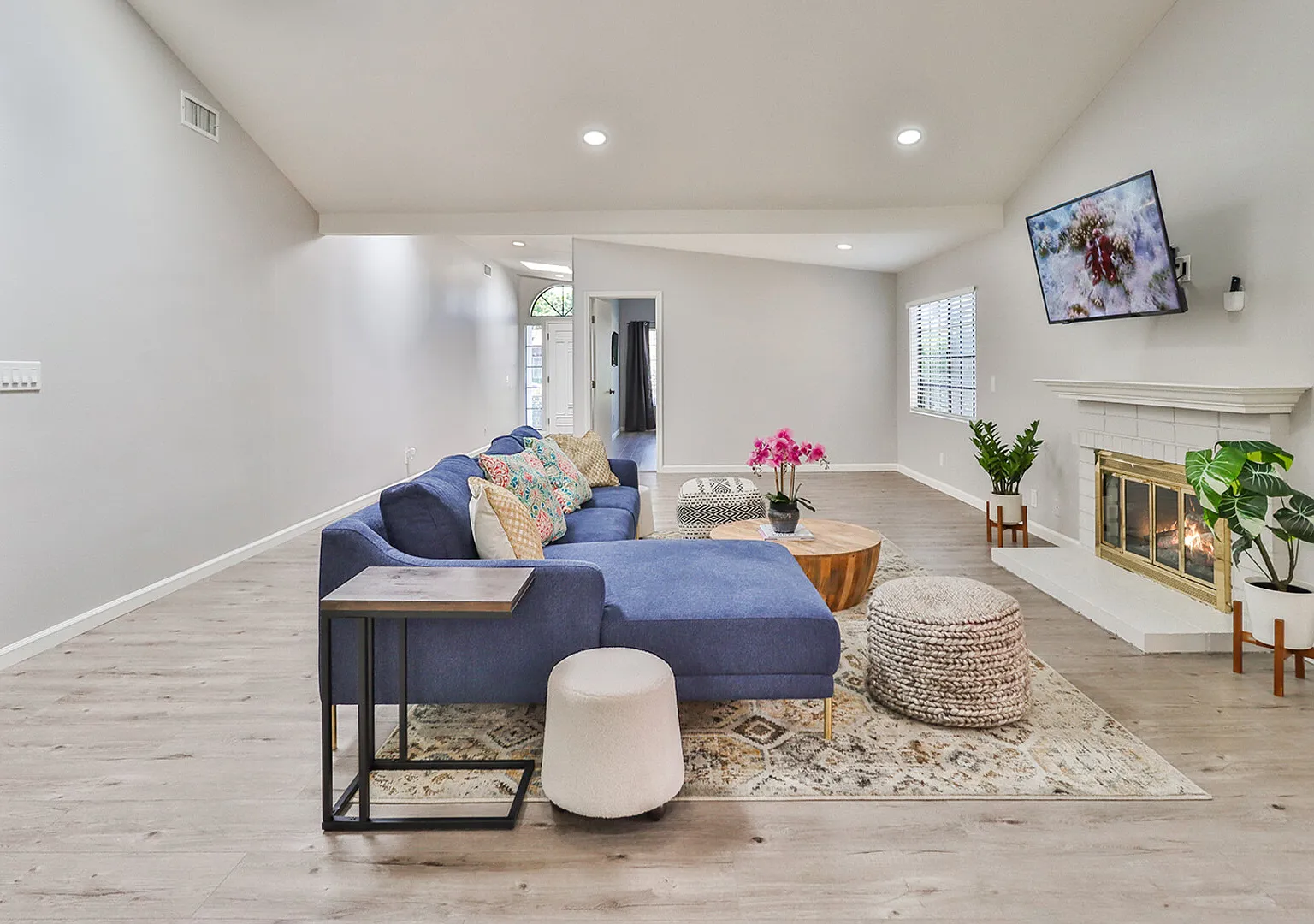 Chic Simi Valley Escape | Tub+WFH+Family Fun — Photo 2
