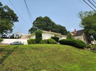 33 Pilla Dr, Warwick, RI 02886