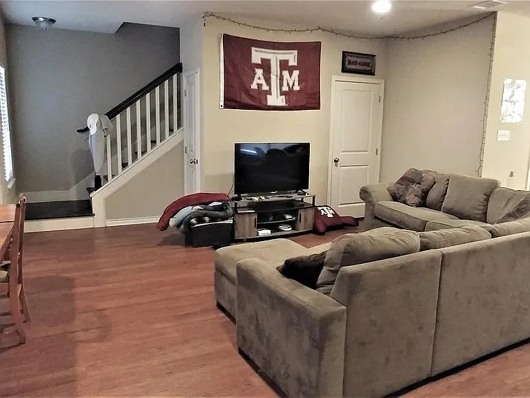 5 bed, 2151 sqft, $3,495 — Photo 4