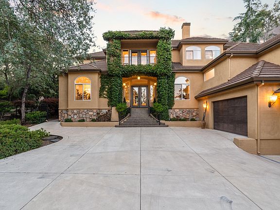 4th image of 4044 Albert Cir