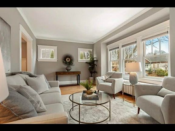 3rd image of 1912 E Lake Bluff Blvd