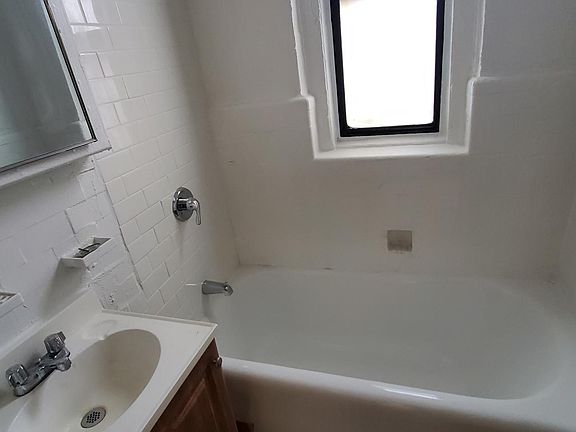 5th image of 1124 Stratford Ave #C5