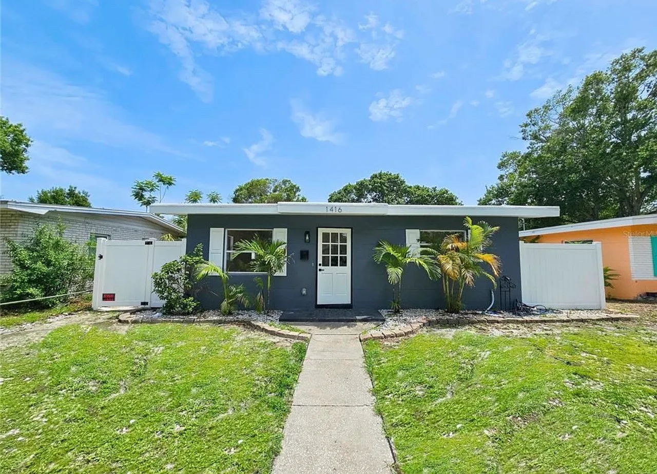 3 bed, 1300 sqft, $3,250 — Photo 1