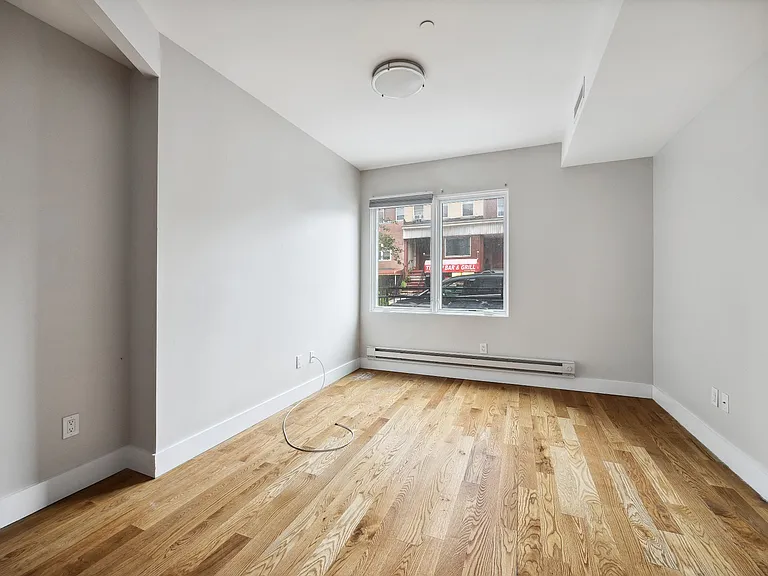 437 Franklin Ave #1 — Photo 3