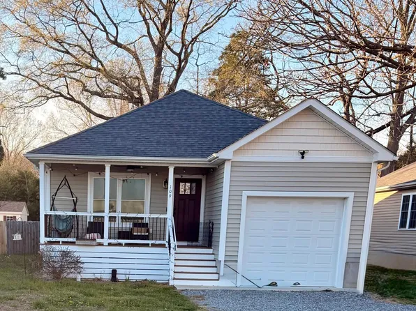 109 1st St, Colonial Beach, VA 22443