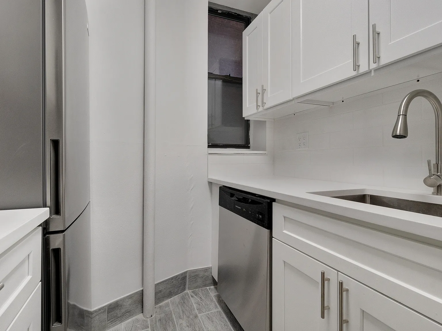 334 West 47th Street — Photo 4