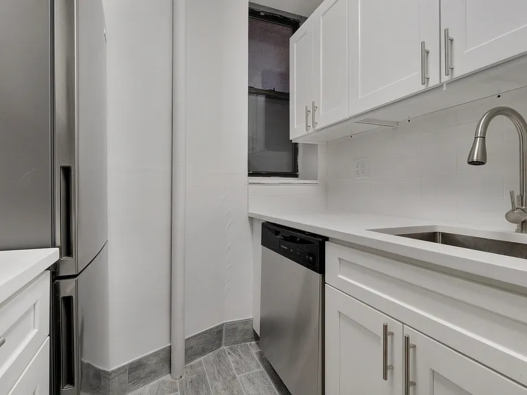 334 W 47th St #2-A — Photo 4