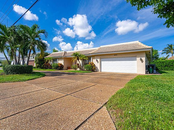 3rd image of 4471 NE 25TH Avenue