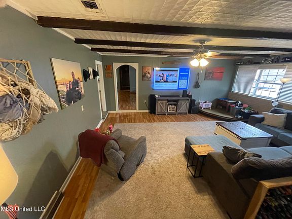 4th image of 2014 Robert Gray St