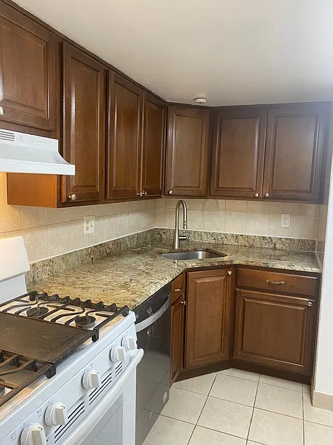 2 bed, 957 sqft, $2,000 — Photo 2