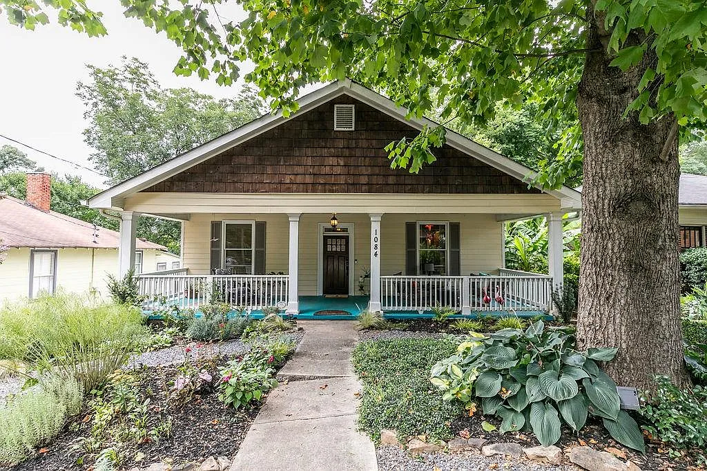 3 bed, 2.0 bath, 1900 sqft, $4,750 — Photo 2