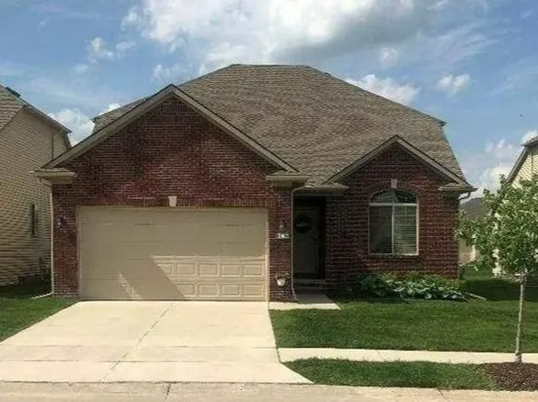 30033 Danvers Dr, Chesterfield, MI 48051